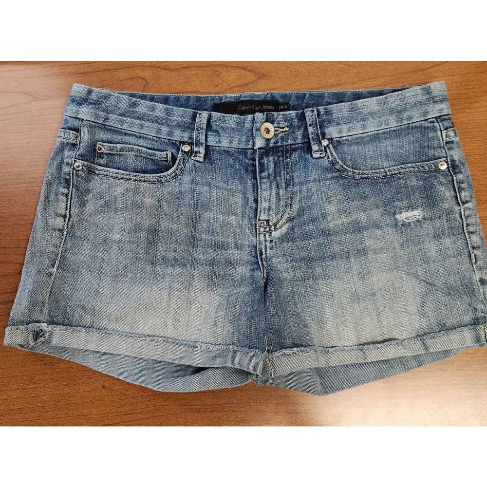 Calvin Klein 28/6 denim shorts. Measures approx 34 waist,